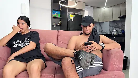 Während der cuckold meines mannes sich zum mittagessen macht, wird latina-schlampe von fremden gefickt, bis er in ihre muschi kommt