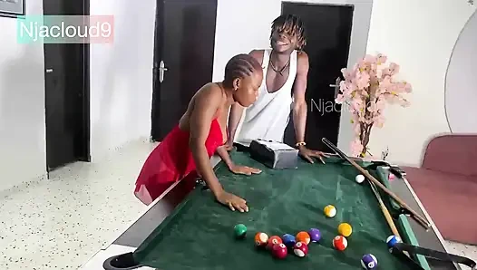 Cewek ini hampir putus asa sama aku gara-gara kasih hadiah valentine yang salah