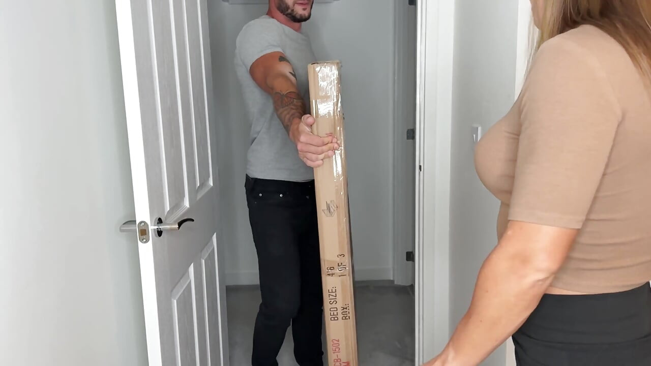 Delivery Man Gets to Give Housewife Facial