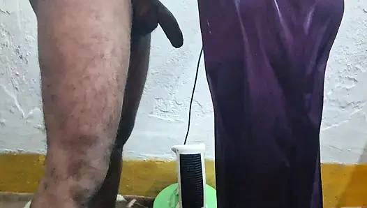 Hintli çift üvey anne üvey oğluyla sikişiyor