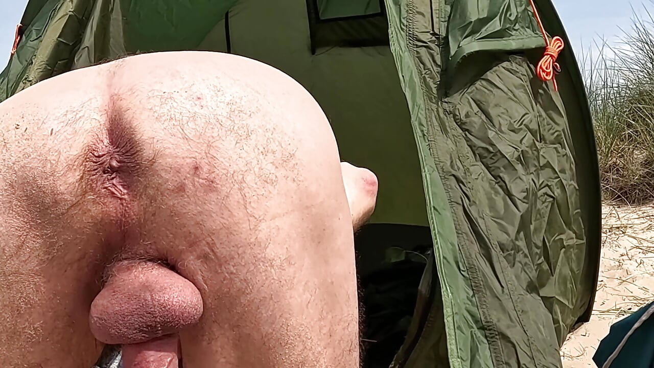 Dilf panas telanjang kontol besar pantai pamer di bukit pasir - rockardglans