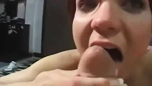 Bersandar dan nyepong kontolku