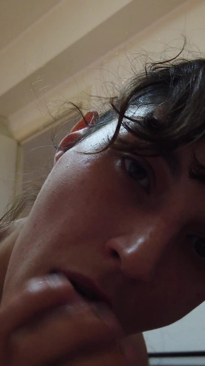 Pov pijpbeurt heerlijk tongspel in zijn cocon