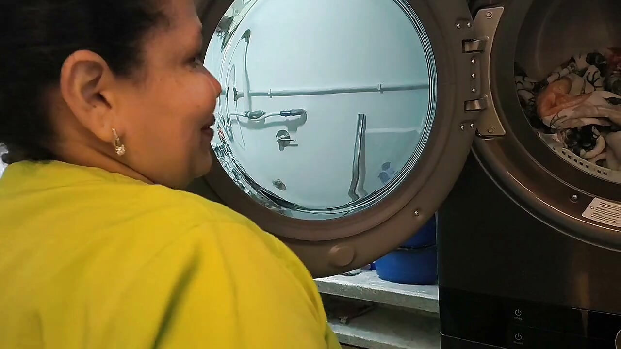 I hired a MILF maid and she's very naughty, I love seeing that ass, I couldn't and I end up fucking her