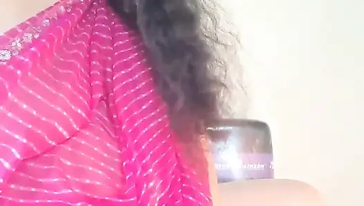 Посмотри на нее, как она получает, когда она мастурбирует