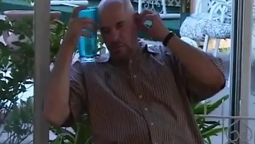 Крошка-брюнетка наслаждается интенсивным тройничком с двумя