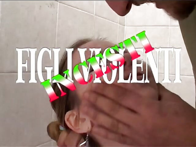 Секс утрьох на відкритому повітрі для італійської блондинки, яка любить член