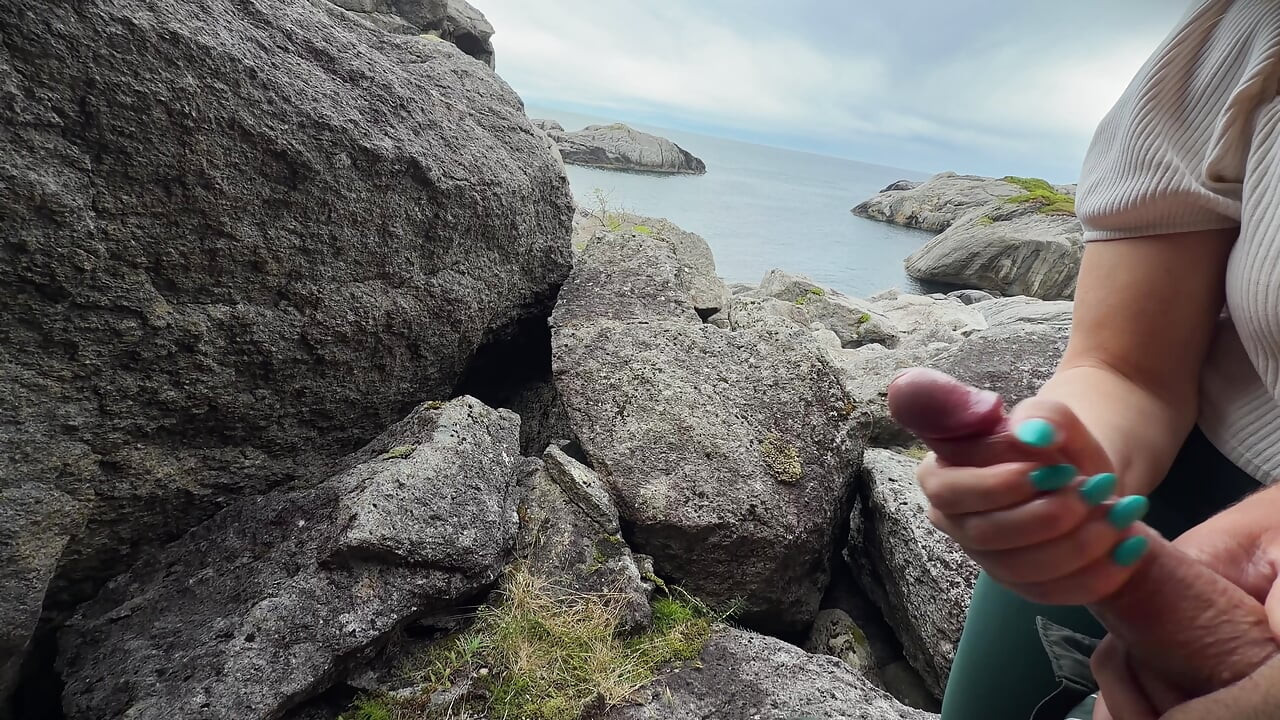 Found that Big Ass Girl on a hiking Trail and fucked her in a Public !