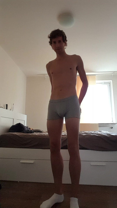 Twink Lukas Studier strips in sportswear