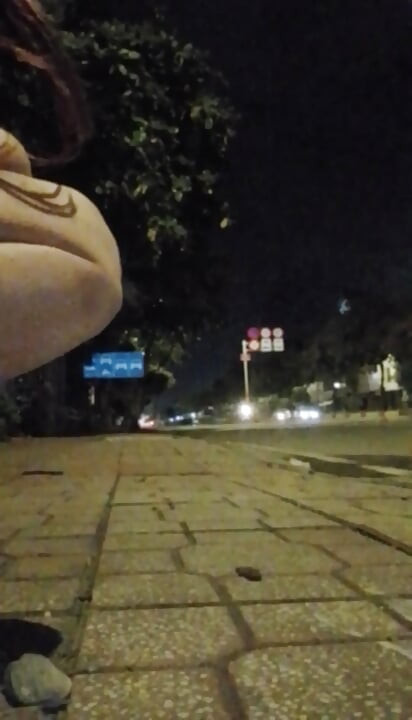 Προσποιηθείτε την πουτάνα στο δρόμο