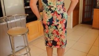 Sindy in floral shift dress