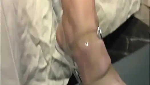 Güzel büyük memeli sürtük sert bir yarakla sikiliyor