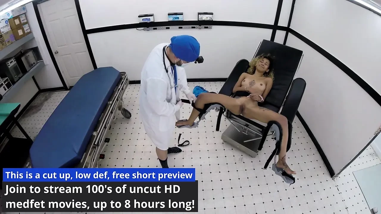 Stomacul lui Kalani Luana este umplut cu spermă