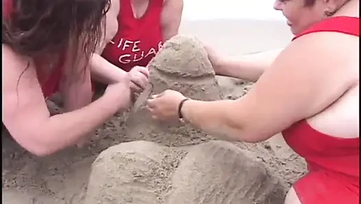 Blonde BBW seduces hunk to bang her in bed