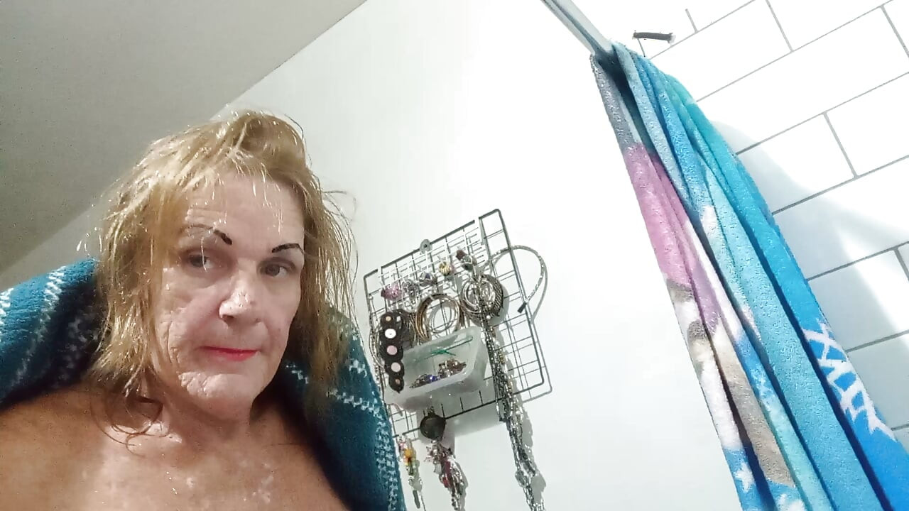 Lizzy Yum SD October 2026 Bathing Masturbation Dilating