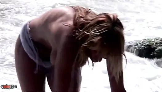 Jenny si gadis hot spanyol lagi asik bugil di lautan