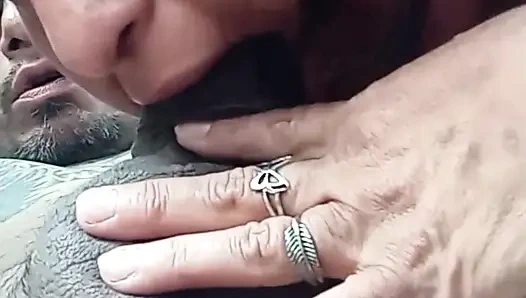 Xraquelx - cewek semok latina lagi asik nyepong kontol - close up