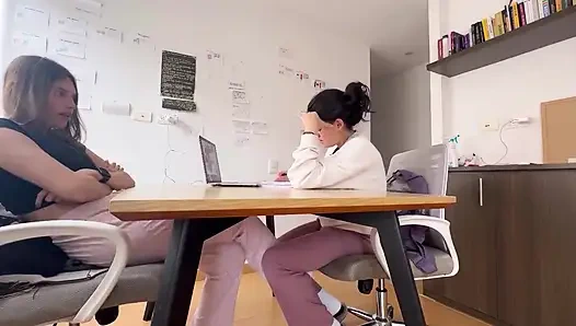 Сосед всегда играет в желание быть лесбиянкой