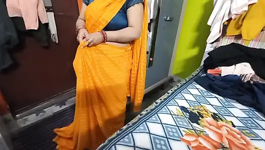 Kakak ipar india yang cantik banget dengan kain sosis warna kuning