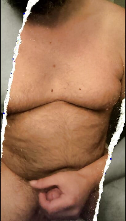 Chico caliente masturbándose y negándose placer