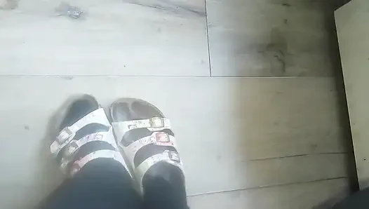 Sepatu Birkenstock usang