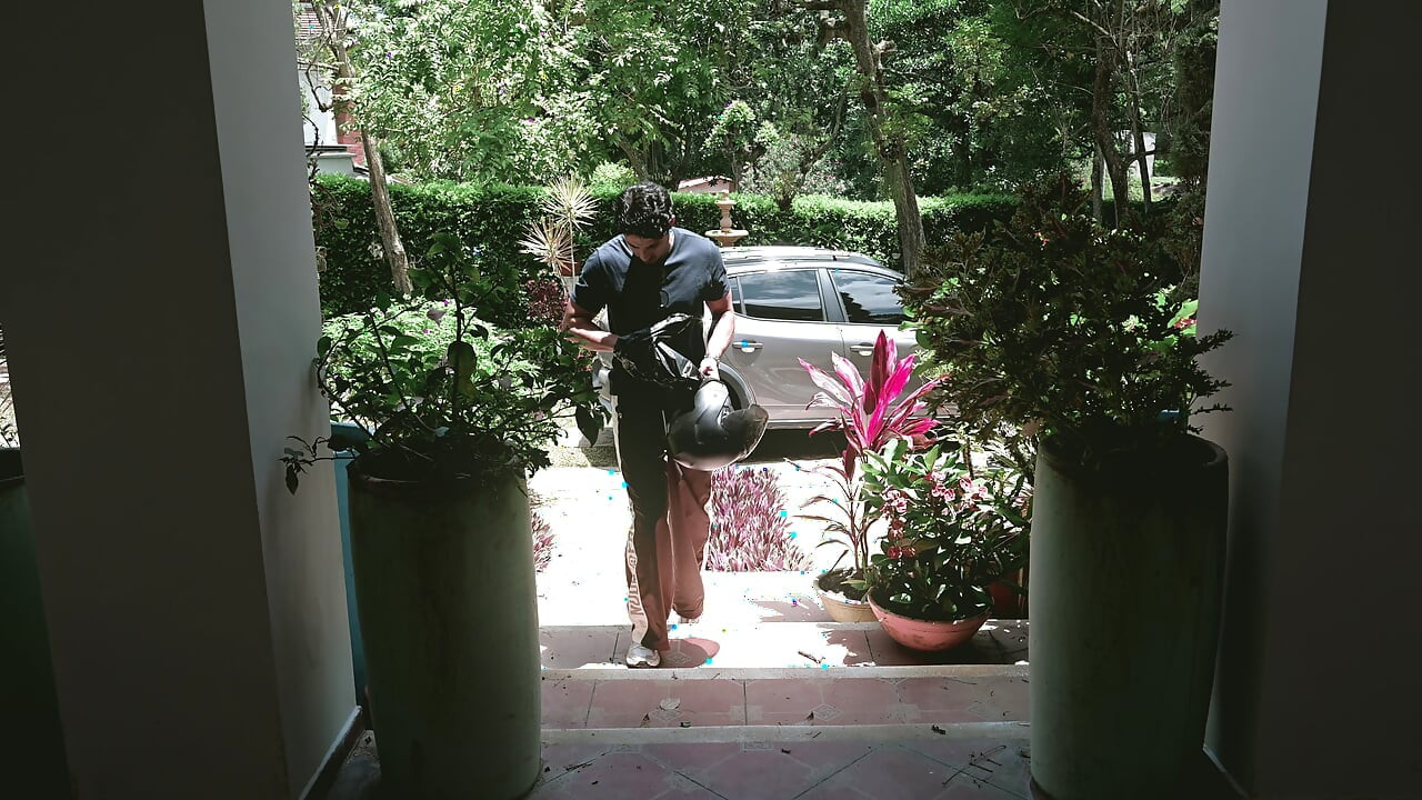 Hot Latina Can't Pay the Delivery Guy So She Fucks Him Instead