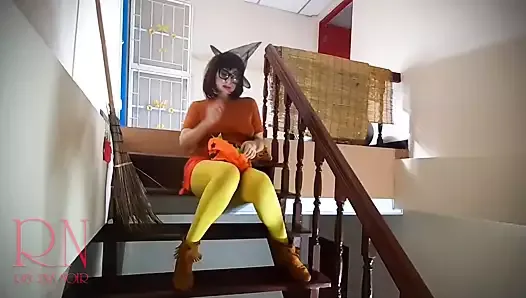 HALLOWEEN 2021 – Velma Dinkley in Yellow pantyhose – SCOOBY DOO