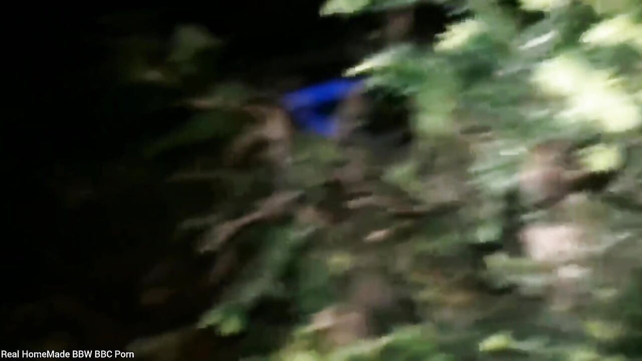 Šukání indické velké krásky Deep Doggy venku sténající orgasmy