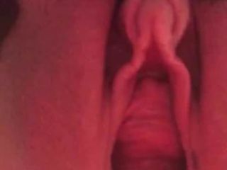 Il grosso clitoride della moglie spalancata nella figa affamata