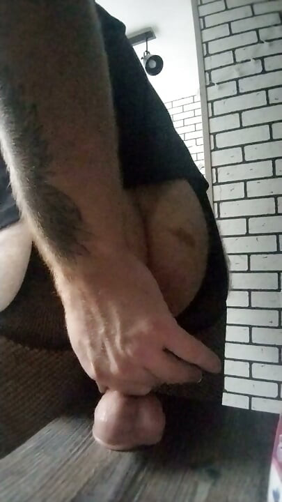 Fiasolo Watches Porn And Masturbates Her Big Ass
