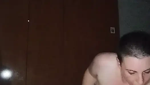 Aku makan mentimunnya dan dia menempatkanku dalam 3 posisi