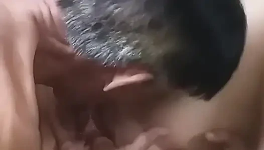 Islak ve büyük amcığın harika yiyicisi