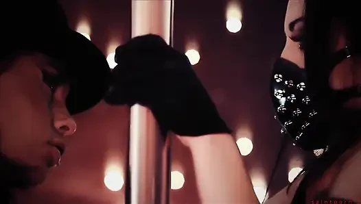 Amabella lagi asik pakai strap-on sama nelly sullivan