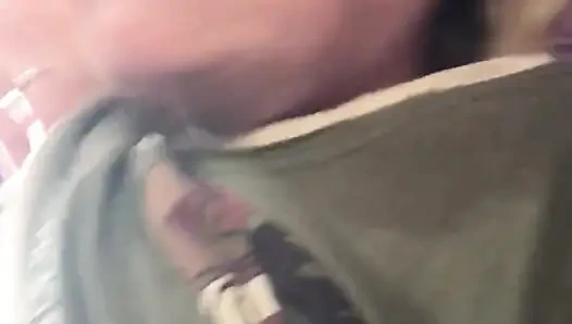 Взрывной сквиртующий оргазм в то время как фантазия о 28-м 390-фунтовом Curvyteen от Fetlife