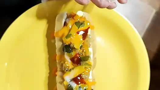 Kilat! Sepong kontol dan crot di dalam memek frankfurter-nya! (dan Black Jeans)