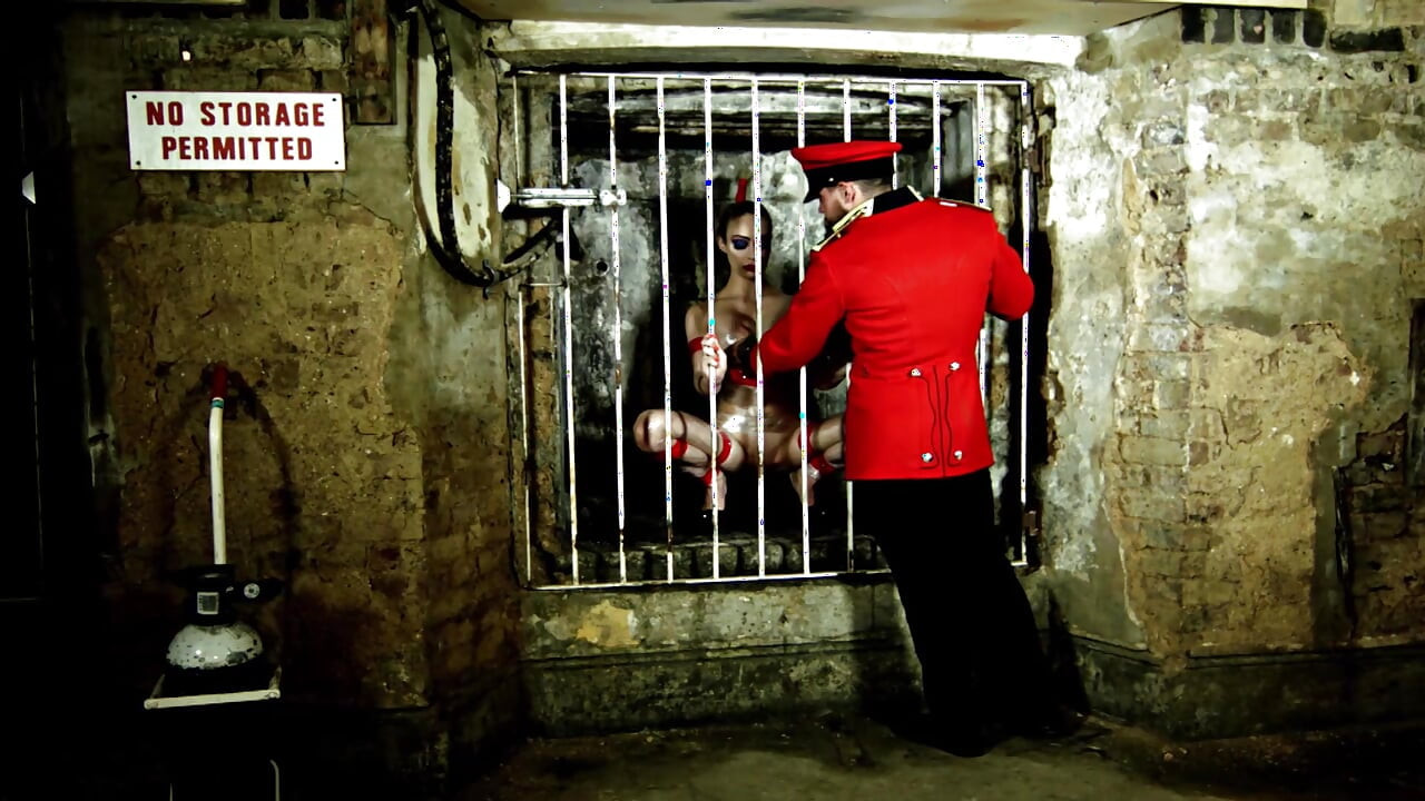 大奶法國BDSM婊子在地牢裡被狠狠操
