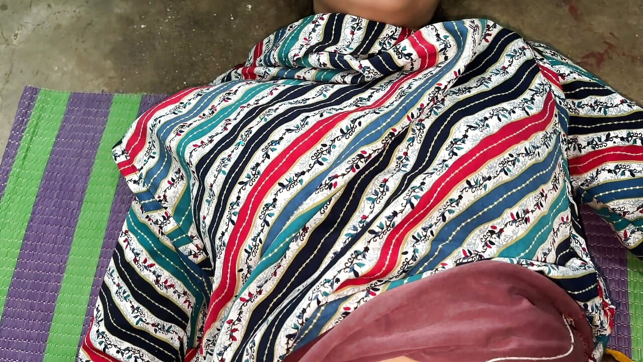 Padai ke bahane rented room mein stepbrother fucks his younger sister, stepsister ko chusaya lund phi ki chut ki chudai