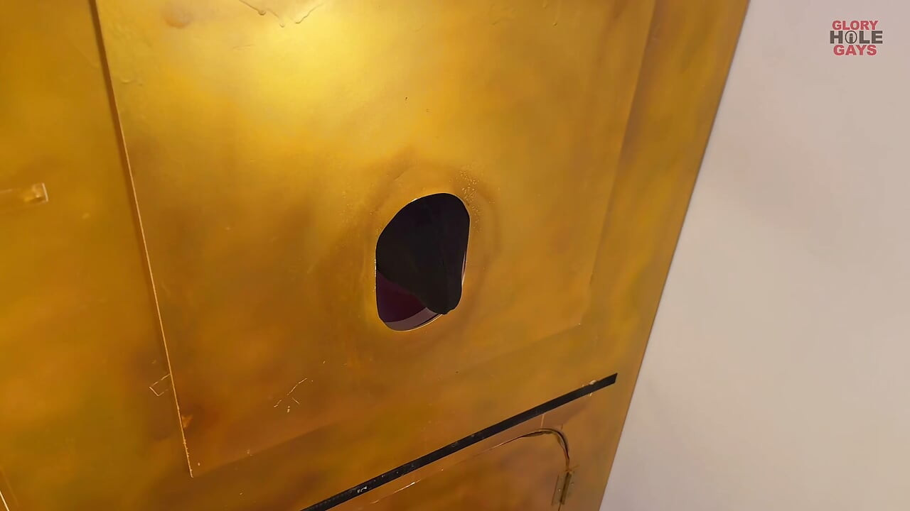 Penis cage Gloryhole - Aku bebaskan kontol panjangnya beserta kulit dan frenulumnya