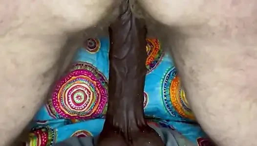 Cewek sange ini pertama kali ngentot dildo sampai orgasme!