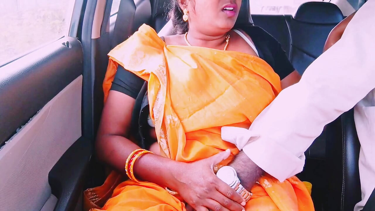 Desi saree hushjelp bil sex Telugu skitne samtaler.