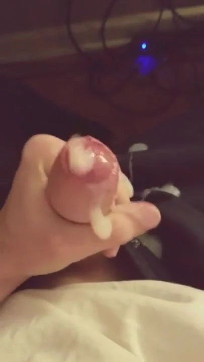 MASSIVE CUMSHOT (RUINED MY PANTS)