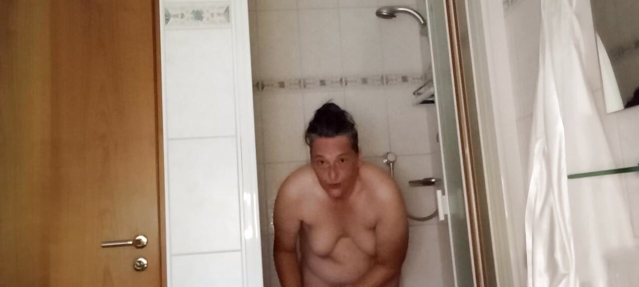 BBW Shower Tease – Watch Me Get Wet & Soapy