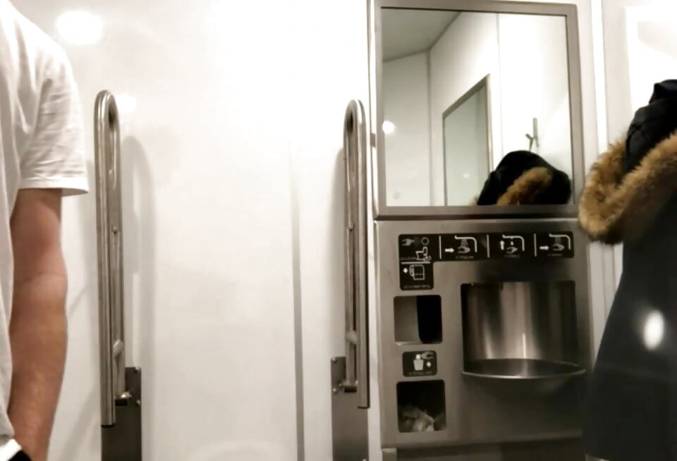 สตรีมเริ่มต้นที่ 02112021 08:59 น. ไลฟ์สดในห้องน้ํา