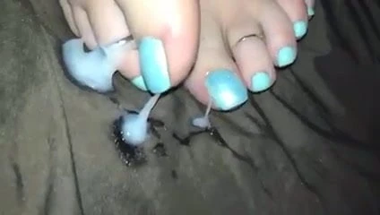 Worship and Cum on resting Feet and Toes