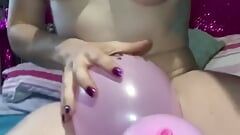 Met ballon knallende lapdance met behulp van mijn perfecte sexy lichaam om ze te laten barsten