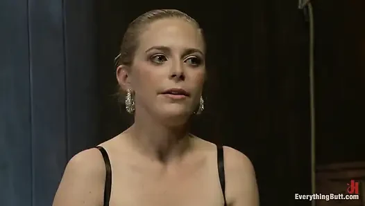 Anal-Überladung: penny pax wird gefistet und einlauf