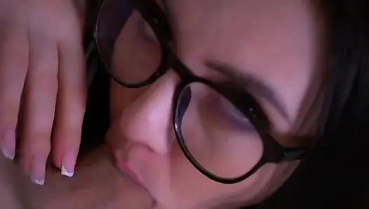 Schlampe gibt blowjob beim sabbern