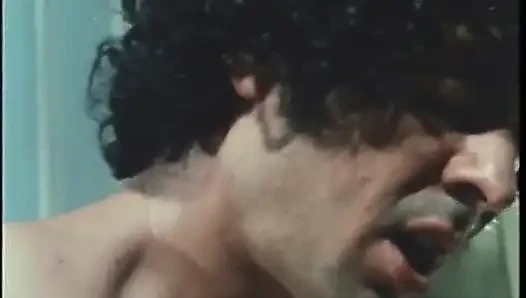 Threesome porno vintage dengan pelacur disetubuhi dan dikrim oleh dua pria