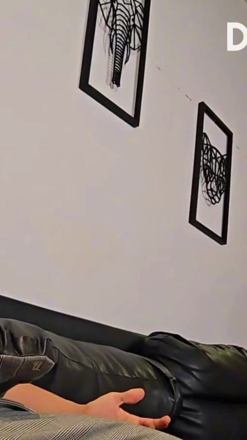 I'M GOING TO BUY FOOD TO CONTINUE WITH THE DAY'S RECORDINGS, AND WHEN I COME BACK, THE ACTORS ARE FUCKING OFF CAMERA. | Clip 1