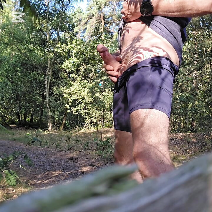 Meando y meando al aire libre